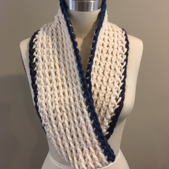 NWT “Abigail English” Chunky Infinity Scarf. - Picture 3 of 8